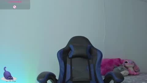 Snapshot of roseliam_ chatting on February 25, 9:35 pm Rose online show from February 25, 9:35 pm