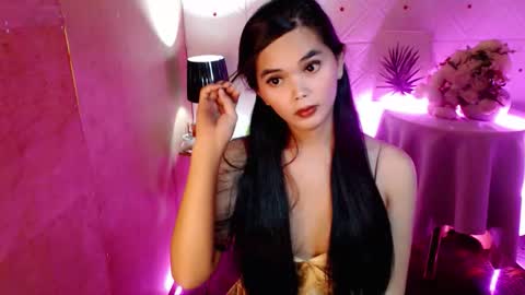 Snapshot of rosella_xx chatting on September 19, 2:24 am TONETH online show from September 19, 2:24 am