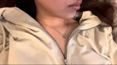 Mimi online show from December 4, 3:10 pm