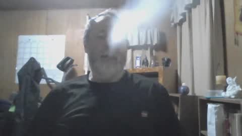 Snapshot of rosepanda chatting on January 1, 9:07 am Lost4gain online show from January 1, 9:07 am