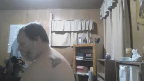 Snapshot of rosepanda chatting on February 16, 2:31 am Lost4gain online show from February 16, 2:31 am