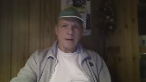 Snapshot of roses2u1958 chatting on February 2, 7:20 am roses2u1958 online show from February 2, 7:20 am