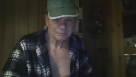 Snapshot of roses2u1958 chatting on February 2, 5:26 pm roses2u1958 online show from February 2, 5:26 pm