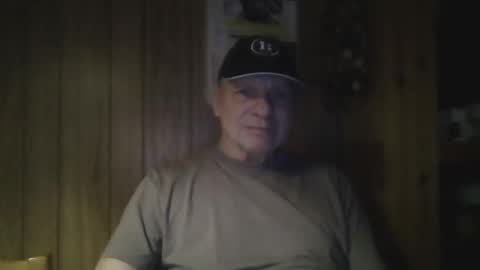 Snapshot of roses2u1958 chatting on February 3, 4:41 pm roses2u1958 online show from February 3, 4:41 pm