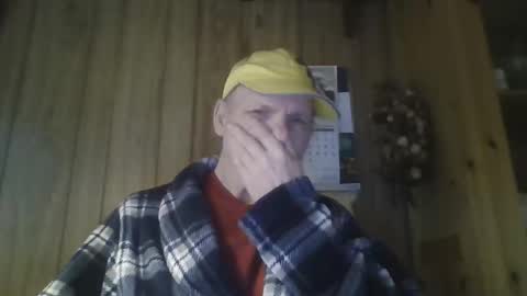 Snapshot of roses2u1958 chatting on March 8, 6:17 am roses2u1958 online show from March 8, 6:17 am