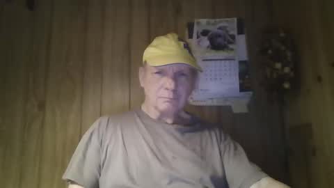 Snapshot of roses2u1958 chatting on March 16, 4:40 am roses2u1958 online show from March 16, 4:40 am