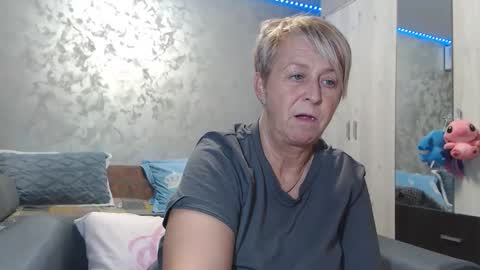 Lovepinklilly online show from February 22, 4:38 pm