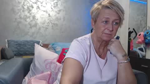 Lovepinklilly online show from March 5, 6:15 pm