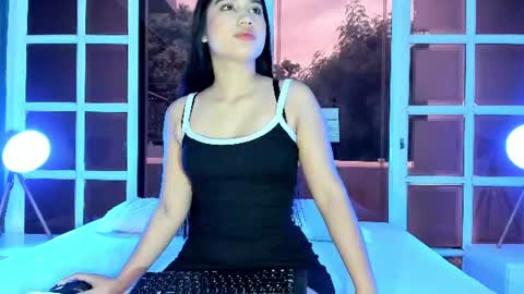 Snapshot of rosie_chell chatting on June 8, 11:54 am Rosie online show from June 8, 11:54 am