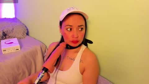 Snapshot of rosie_jhons chatting on February 13, 4:00 am rosie_jhons online show from February 13, 4:00 am