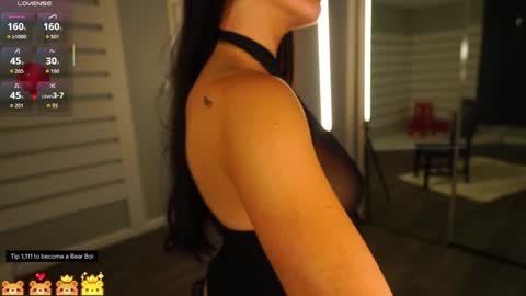 Snapshot of rosiebones chatting on January 8, 11:07 pm Rosie Bones online show from January 8, 11:07 pm