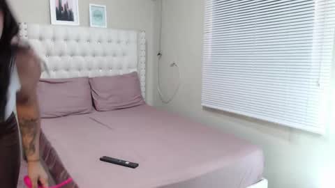 rosiehw online show from March 5, 1:06 pm