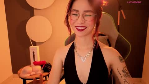 Snapshot of rosse_98_ chatting on February 16, 12:23 pm Miss Rosse online show from February 16, 12:23 pm
