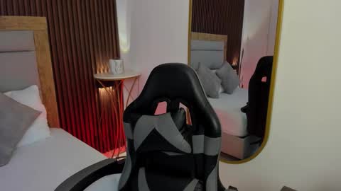 rossie_lanie_ online show from March 26, 7:41 pm