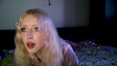 rosy_petal online show from September 25, 6:39 am