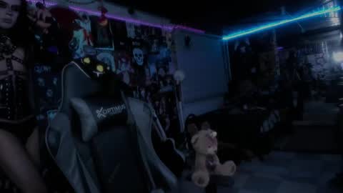 Snapshot of rotten_dreams chatting on February 12, 11:09 pm rot online show from February 12, 11:09 pm