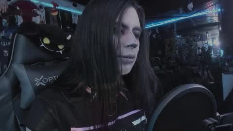 Snapshot of rotten_dreams chatting on November 13, 11:25 pm rot online show from November 13, 11:25 pm