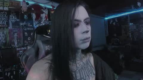 Snapshot of rotten_dreams chatting on December 3, 11:47 pm rot online show from December 3, 11:47 pm