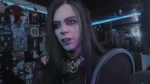 Snapshot of rotten_dreams chatting on December 15, 8:13 pm rot online show from December 15, 8:13 pm