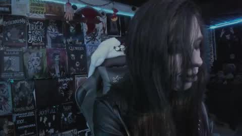 Snapshot of rotten_dreams chatting on January 8, 8:00 pm rot online show from January 8, 8:00 pm