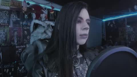 Snapshot of rotten_dreams chatting on February 4, 11:42 pm rot online show from February 4, 11:42 pm