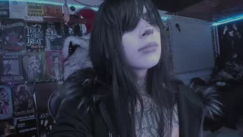 Snapshot of rotten_dreams chatting on February 19, 11:45 pm rot online show from February 19, 11:45 pm