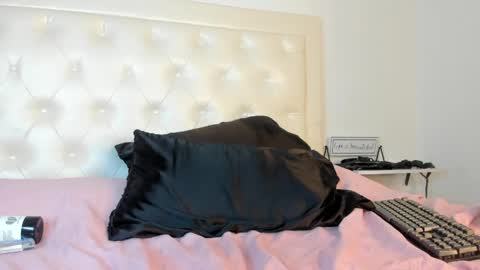 rouse_sexy_hotxx77 online show from April 9, 6:19 am