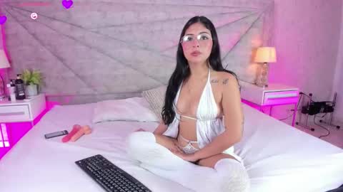 Snapshot of rouse_sweet_ chatting on February 9, 9:41 pm ROUSE online show from February 9, 9:41 pm