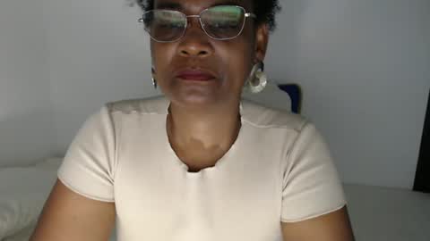 luxa online show from November 19, 12:05 pm