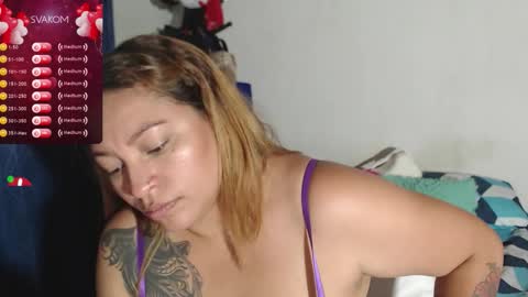 Snapshot of rousse_ellise1 chatting on June 4, 12:38 am rousse online show from June 4, 12:38 am
