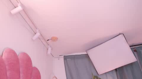 Snapshot of rousse_elodie chatting on January 10, 6:31 pm Rousse 3 online show from January 10, 6:31 pm