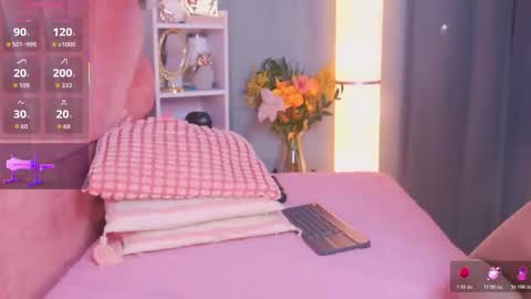 Snapshot of rousse_elodie chatting on February 24, 7:01 pm Rousse 3 online show from February 24, 7:01 pm