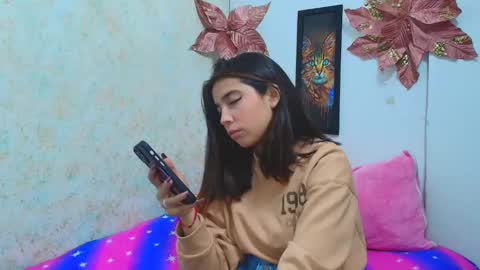 Snapshot of rousse_violet chatting on January 9, 8:44 pm rousse_violet online show from January 9, 8:44 pm