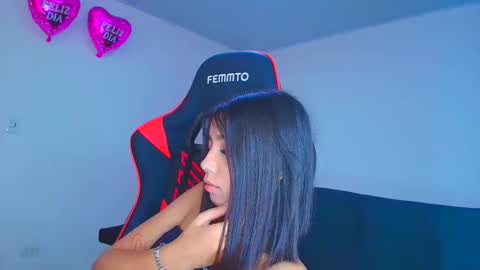 Snapshot of rousse_violet chatting on October 5, 9:56 pm rousse_violet online show from October 5, 9:56 pm