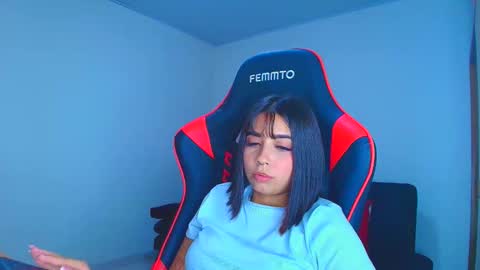 Snapshot of rousse_violet chatting on October 20, 10:21 pm rousse_violet online show from October 20, 10:21 pm