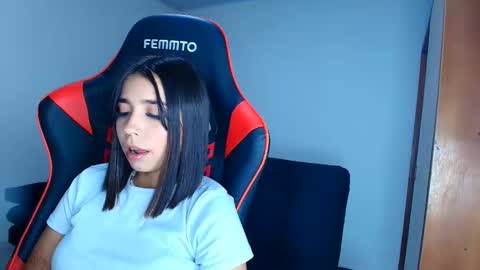 rousse_violet online show from February 9, 1:09 am