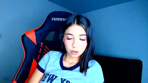 Snapshot of rousse_violet chatting on July 8, 1:54 am rousse_violet online show from July 8, 1:54 am