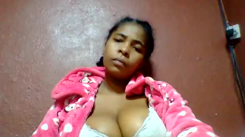 Snapshot of rovaelyah chatting on June 13, 1:20 pm rovaelyah online show from June 13, 1:20 pm