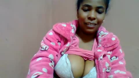 Snapshot of rovaelyah chatting on July 6, 5:48 pm rovaelyah online show from July 6, 5:48 pm
