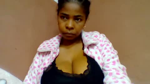 Snapshot of rovaelyah chatting on July 11, 2:03 am rovaelyah online show from July 11, 2:03 am