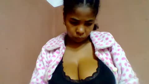 Snapshot of rovaelyah chatting on July 14, 2:05 am rovaelyah online show from July 14, 2:05 am