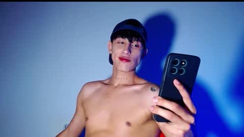 rowanboy23 online show from December 15, 1:32 am