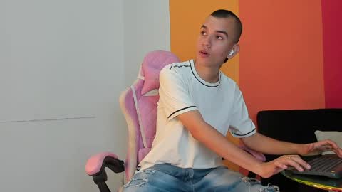 Rowan online show from April 28, 7:52 pm