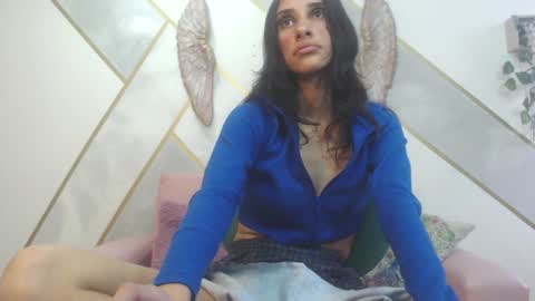 Snapshot of roxana_cyrano chatting on December 4, 7:34 pm online show from December 4, 7:34 pm