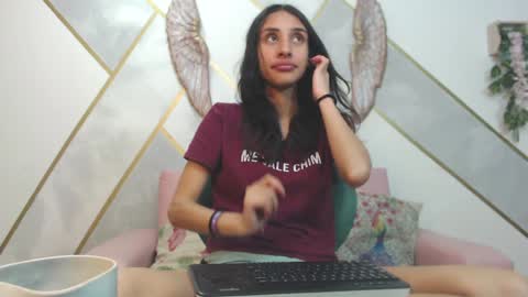 Snapshot of roxana_cyrano chatting on January 3, 7:39 pm online show from January 3, 7:39 pm