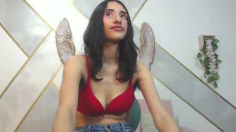 Snapshot of roxana_cyrano chatting on February 17, 9:41 pm online show from February 17, 9:41 pm