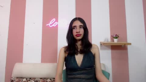 Snapshot of roxana_cyrano chatting on March 3, 7:39 pm online show from March 3, 7:39 pm