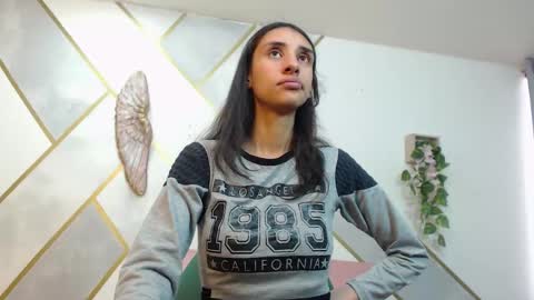 Snapshot of roxana_cyrano chatting on November 4, 8:19 pm online show from November 4, 8:19 pm