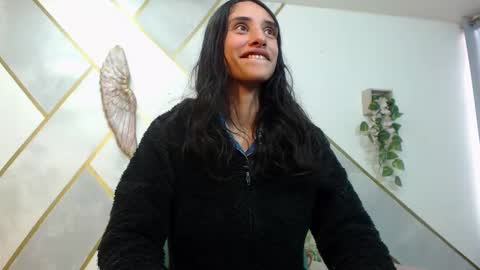 Snapshot of roxana_cyrano chatting on November 11, 7:47 pm online show from November 11, 7:47 pm