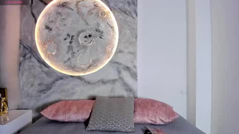 roxanaborns online show from November 21, 12:15 pm